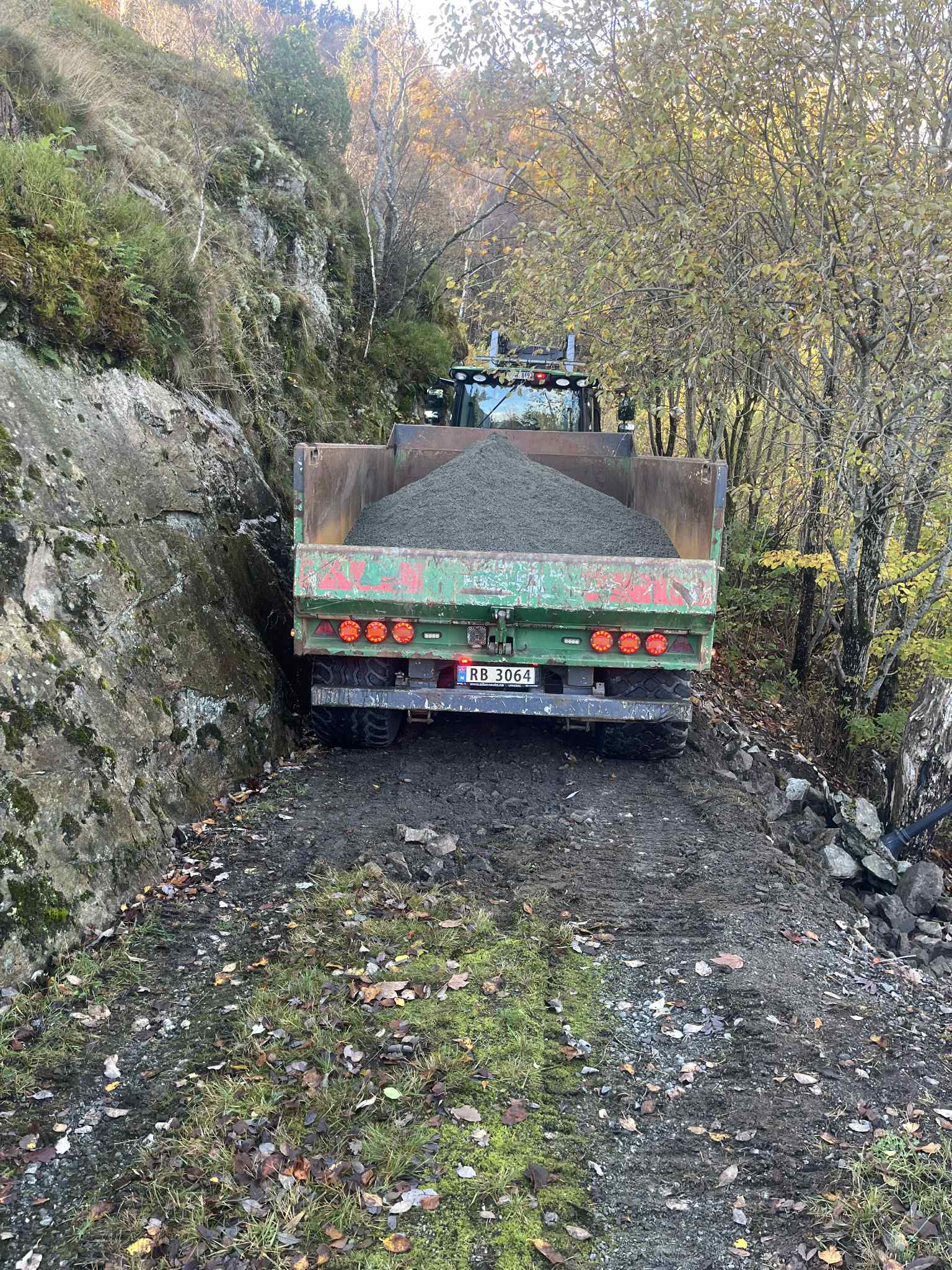 Transport av grus til arbeidsplassen